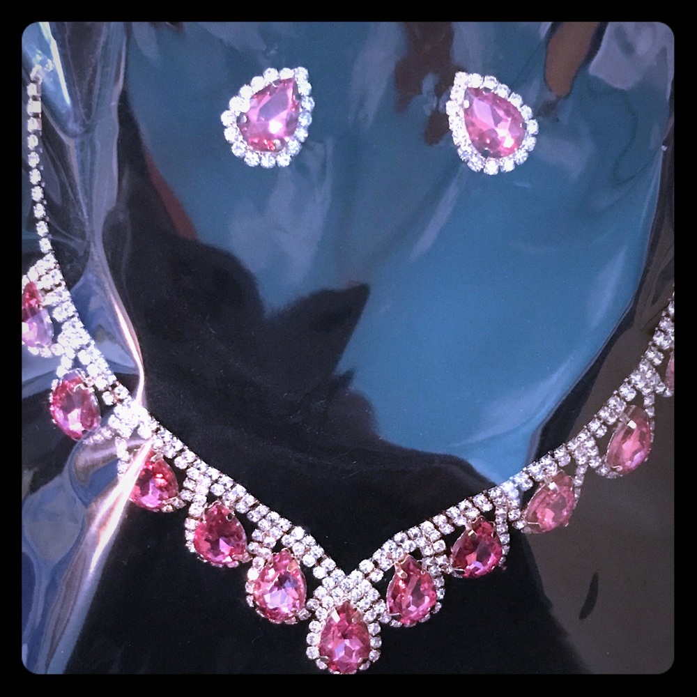 Earrings and necklace set